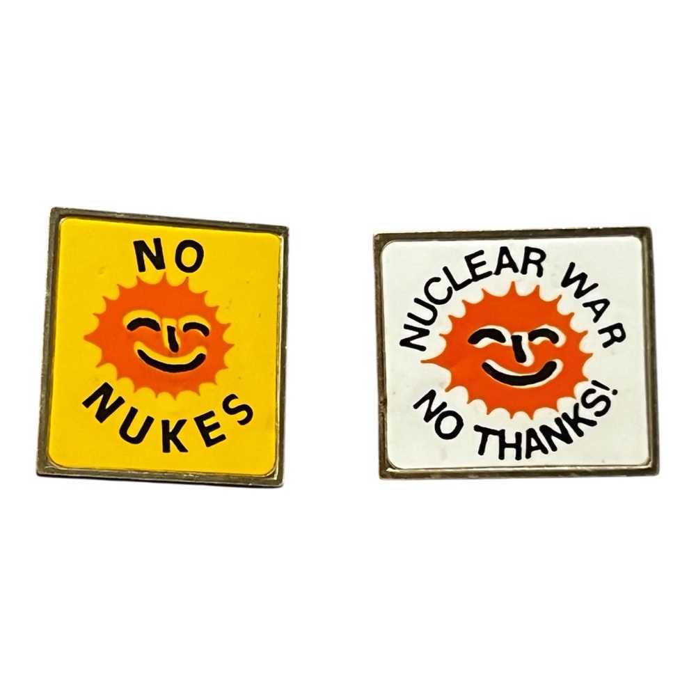 Vintage 1980s Anti-Nuclear Pin Set – “NO NUKES” + “Nuclear War No Thanks”